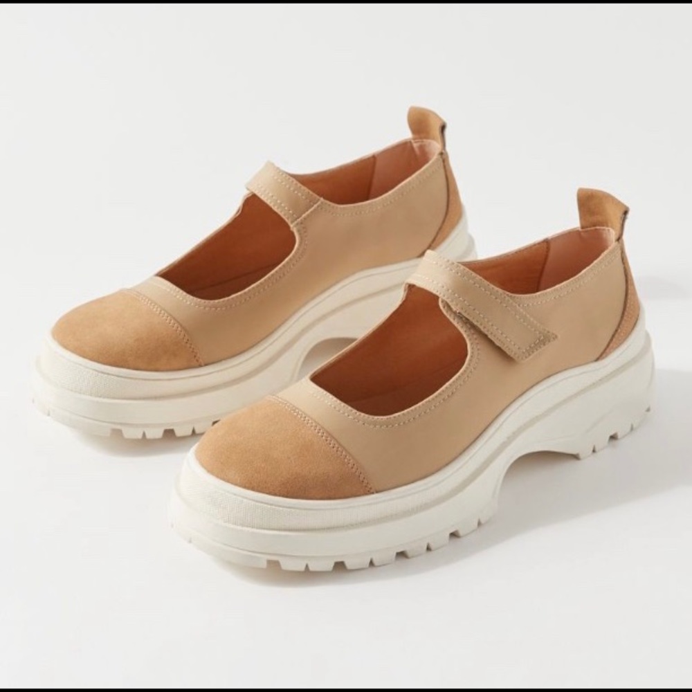 Brand new platform sandal size 7